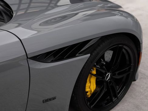 Used 2022 Aston Martin DBS Superleggera Volante image 9
