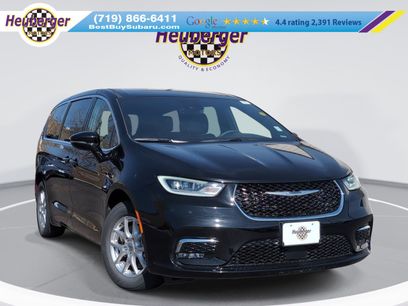 Used 2025 Chrysler Pacifica Select