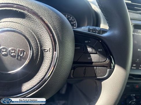 Used 2022 Jeep Renegade Altitude image 30