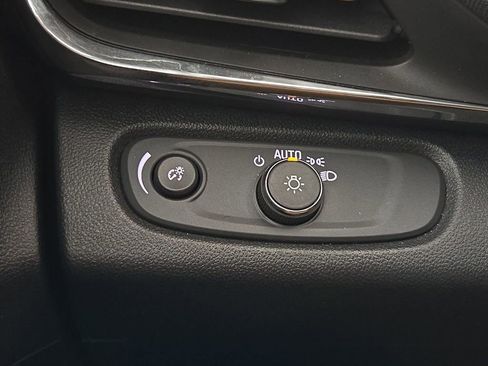 Used 2025 Buick Envista Preferred image 23