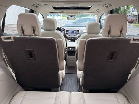 Used 2018 GMC Acadia Denali w/ Technology Package AWD/4WD image 32