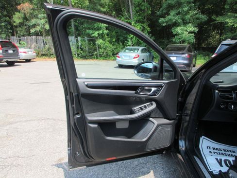 Used 2020 Porsche Macan S AWD/4WD image 12