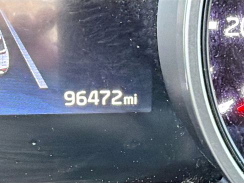 Used 2023 Kia Carnival LX image 40