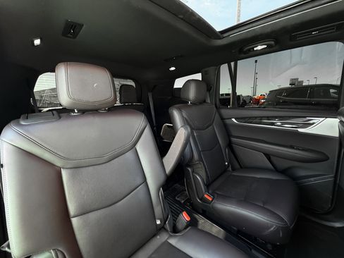 Used 2021 Cadillac XT6 Premium Luxury image 16