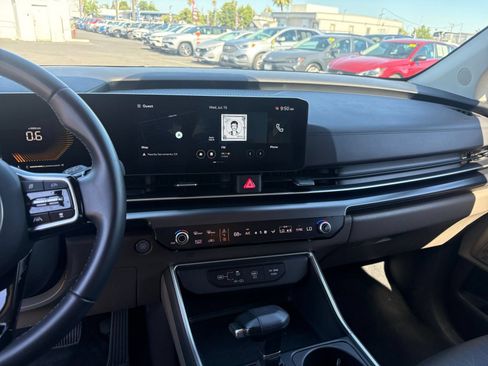 Used 2026 Kia Carnival FWD image 14