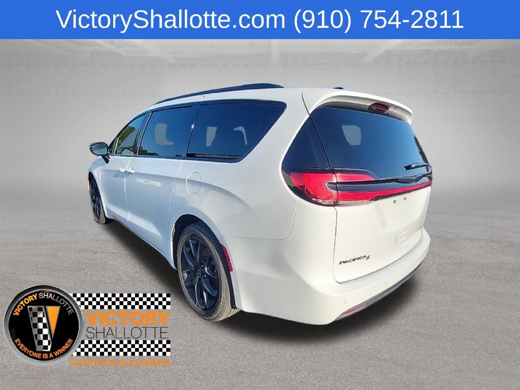Used 2025 Chrysler Pacifica Limited FWD image 28