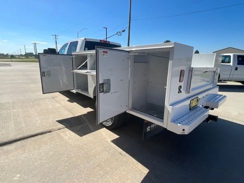 Used 2024 RAM 3500 Tradesman w/ Chrome Appearance Group AWD/4WD image 8