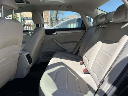 Used 2020 Volkswagen Passat 2.0T SE w/ Sunroof Package image 12