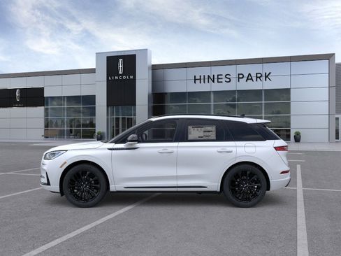 New 2026 Lincoln Corsair Premiere image 3