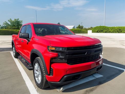 Used 2020 Chevrolet Silverado 1500 Custom w/ Custom Value Package AWD/4WD image 1