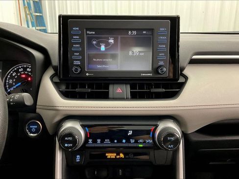 Used 2022 Toyota RAV4 XLE image 34