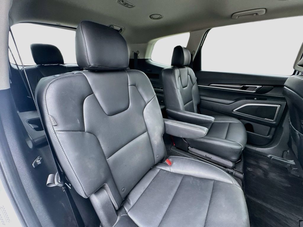 Certified 2024 Kia Telluride S w/ S Sunroof Package AWD/4WD image 32