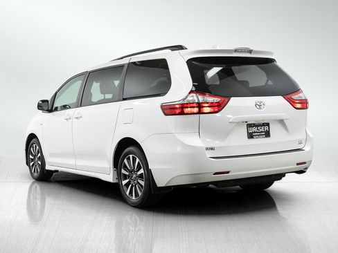 Used 2018 Toyota Sienna LE AWD/4WD image 3