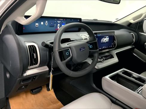 New 2025 Ford Expedition Max Active image 7
