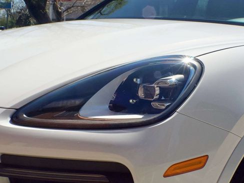 Used 2023 Porsche Cayenne Platinum Edition AWD/4WD image 9