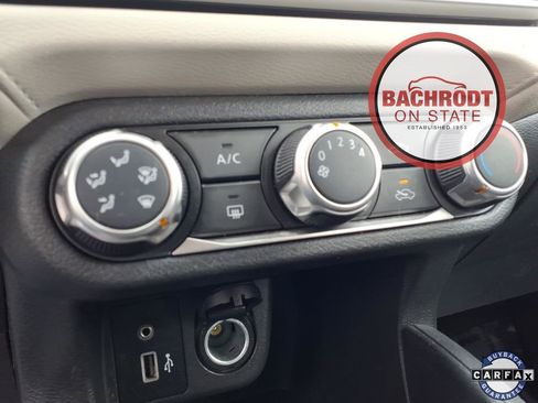 Used 2021 Nissan Versa SV image 11