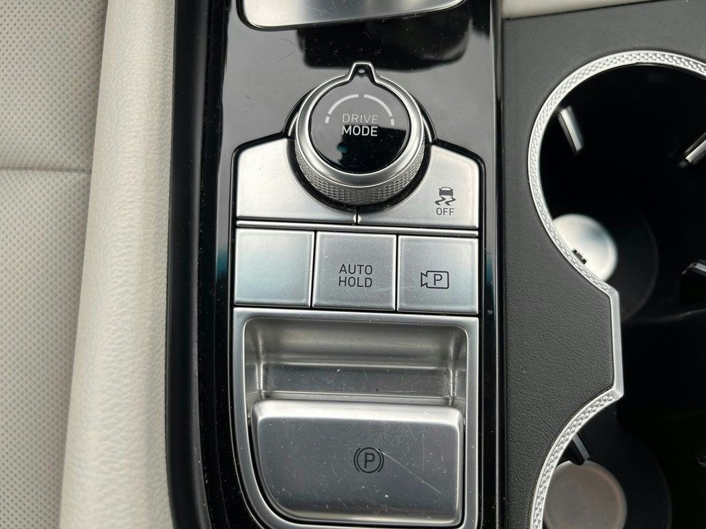 Used 2025 Genesis G70 2.5T AWD/4WD image 13