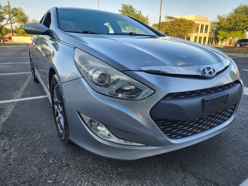 Used 2015 Hyundai Sonata Hybrid image 1