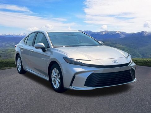 Used 2025 Toyota Camry LE FWD image 8