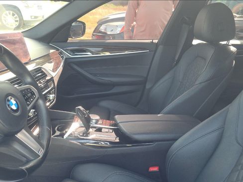 Used 2021 BMW 530i w/ M Sport Package RWD image 3