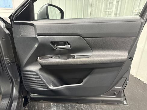 Used 2025 Nissan Kicks SV AWD/4WD image 14