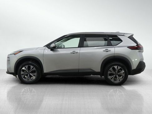 Used 2023 Nissan Rogue SV image 2