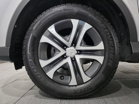 Used 2017 Toyota RAV4 LE AWD/4WD image 22