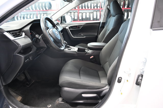 Used 2022 Toyota RAV4 LE AWD/4WD image 10