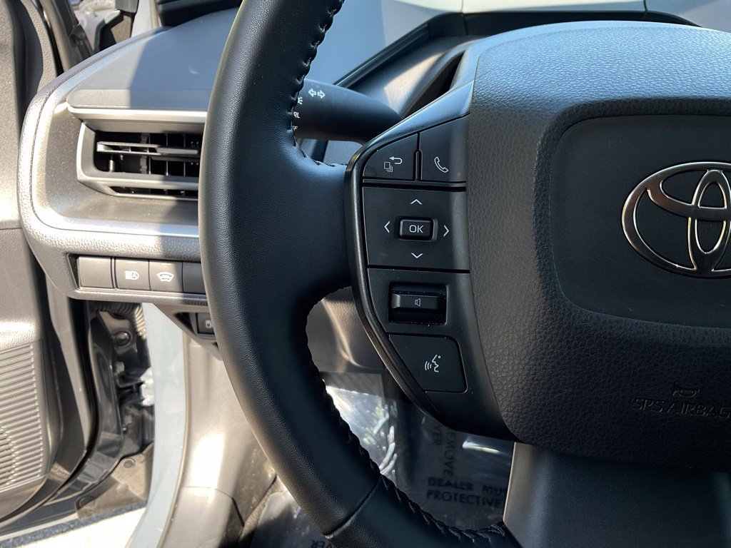 Used 2025 Toyota Prius LE FWD image 11