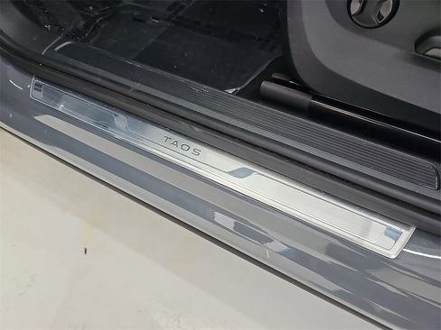 Used 2024 Volkswagen Taos SE image 39