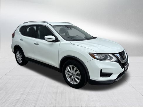 Used 2020 Nissan Rogue SV image 3