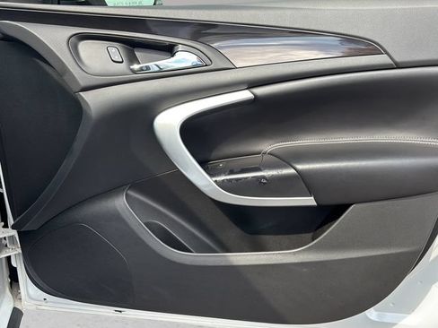 Used 2017 Buick Regal Sport Touring FWD image 9