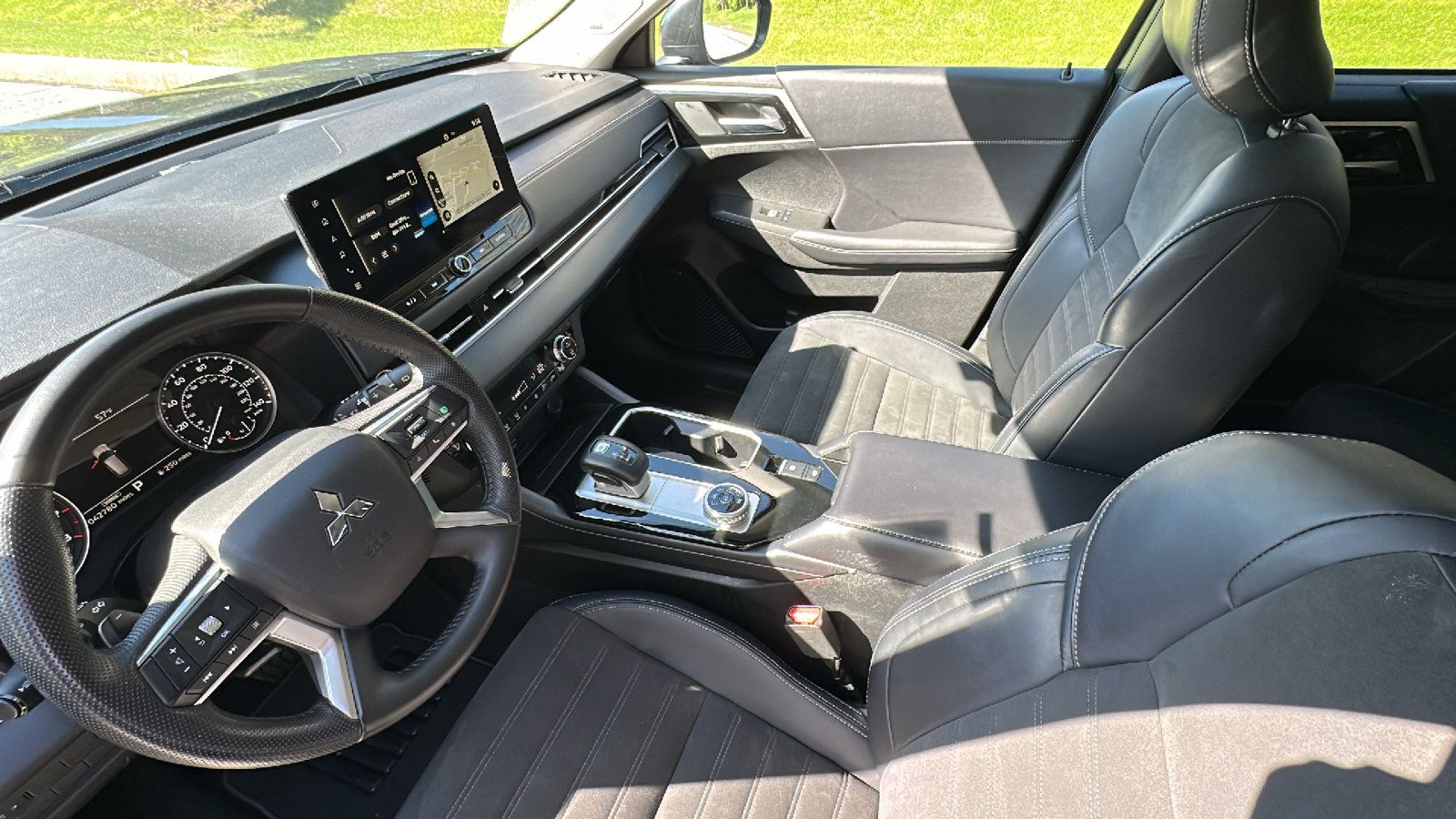 Used 2025 Mitsubishi Outlander AWD image 22