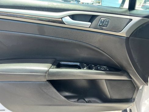 Used 2014 Ford Fusion SE w/ Equipment Group 202A FWD image 9