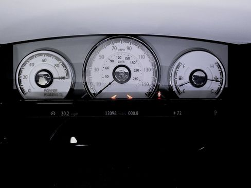 Used 2020 Rolls-Royce Dawn RWD image 28
