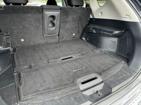 Used 2017 Nissan Rogue S w/ S Appearance Package FWD image 6