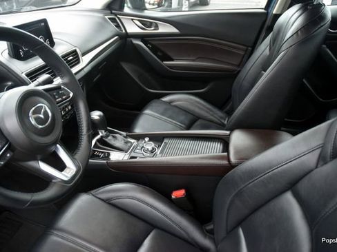 Used 2018 MAZDA MAZDA3 Touring FWD image 10