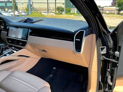 Used 2019 Porsche Cayenne AWD/4WD image 18