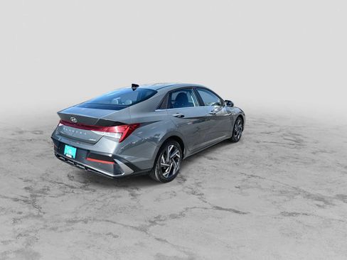 Used 2024 Hyundai Elantra Limited image 8