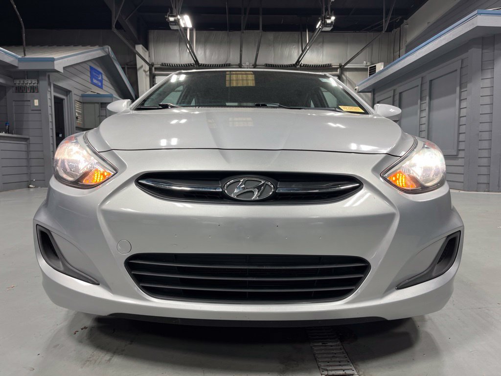 Used 2015 Hyundai Accent GLS FWD image 2