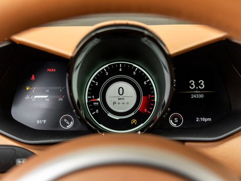Used 2020 Aston Martin V8 Vantage Coupe RWD image 27