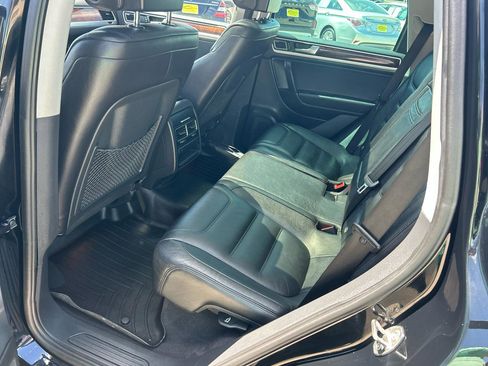 Used 2012 Volkswagen Touareg Executive AWD/4WD image 12