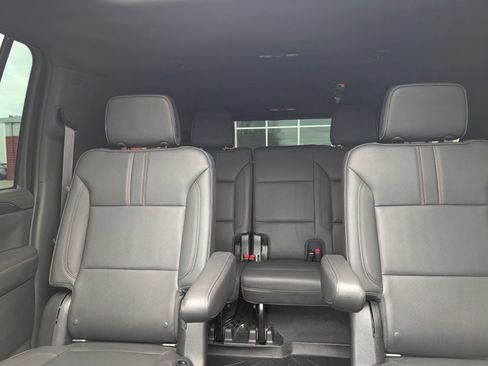 Used 2022 Chevrolet Suburban RST w/ Luxury Package image 27