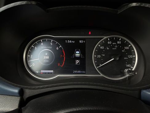 Used 2025 Nissan Versa SV FWD image 33