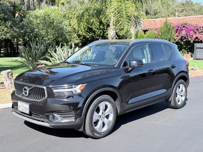 Used 2020 Volvo XC40 T4 Momentum