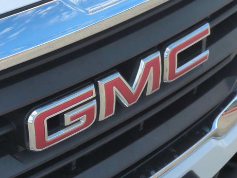 Used 2024 GMC Terrain SLE FWD image 30