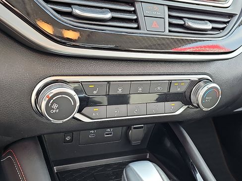 Certified 2023 Nissan Altima 2.5 SR w/ SR Premium Package image 17