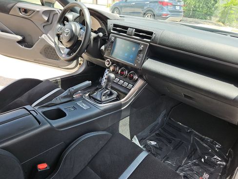 Used 2023 Toyota GR86 Premium RWD image 14