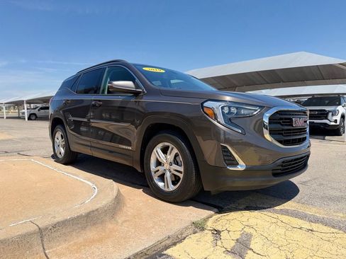 Used 2019 GMC Terrain SLE w/ Driver Convenience Package FWD image 3