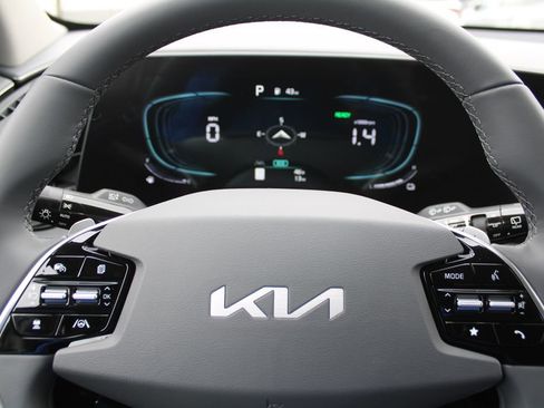 New 2026 Kia Niro EX FWD image 29